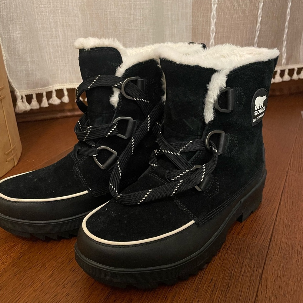 Sorel Women's Black and White Winter Boots